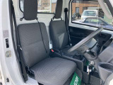 見通しのよいすっきりとした視界で、誰でも運転しやすいです。運転のしやすさは疲れにくさにも繋がりますよ♪