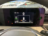 速度やシフト位置、航続可能距離などの情報が画面にまとまり、運転中も必要な表示を確認しやすい構成です。警告表示も見やすく、日々の運転をサポートします。