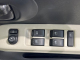 【電動格納ミラー】サイドミラーは電動格納式となっており、狭い駐車場でもキズがつくリスクを抑えられます。