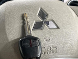 【キーレス】少し離れた場所からでもボタン一つでドアの開錠・施錠ができるのでとっても便利!ドアの鍵穴周りに傷をつけることもありません♪