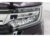 LEDランプ車 白く照らされるのが特徴です。明るいだけでなく、周囲からの認知されやすく歩行者や死角にいる方へアピール効果、安全性が飛躍的に向上します!