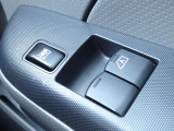 ビジネスカーでも快適装備は外せません。運転席&助手席はパワーウインドウです。(挟み込み防止機能付き)。