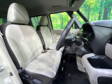 運転席シート廻りは使用感も少なく、良好な状態となっています。前オーナー様が丁寧に使っていたことがよくわかりますね。
