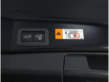 パワーバックドア装備!リヤゲートのスイッチを押すだけでバックドアが閉まります!運転席周りからも開閉の操作ができます♪
