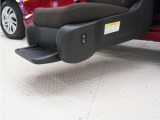 【サイドリフトアップシート車】2列目シートへの乗り降りを楽にしたい方へ。日頃から車いすや杖を利用している方におすすめです。