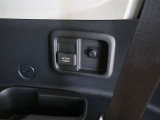 家庭用と同じコンセント(AC100V・1500W)を、車内に設置。アウトドアや駐車場で野外のコンセントとして利用でき、走行中も使用することができます。また、停電などの非常時にも使える便利な機能です