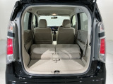 リアシートを倒すと、ラゲッジスペースを広くお使いいただけます!
