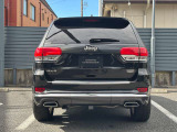 後方には障害物センサー装備。駐車が不安な方にとってバックカメラと併用でき頼もしい装備です。