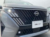【LEDヘッドランプ】鮮やかな白色光で、クリアな視界を確保するLEDヘッドランプ装備