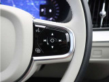 最新の音声認識技術により、自然に話しかけるだけであなたの指示を理解します。特定の言い回しを憶えておく必要はなく、エアコン/ナビゲーション/エンターテイメント/などを、ボイスコントロールで操作できます。
