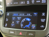 ステアリングヒーターと運転席と助手席にシートヒーターを装備しております。