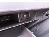 電動パーキングブレーキ搭載!指先だけで簡単に操作可能♪オートブレーキホールド搭載!信号待ちなどでブレーキを踏んで停車した時にブレーキペダルから足を離してもブレーキを保持するので安心です♪