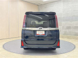 リヤ、後ろから見るとまた車の印象が変わってきますね☆☆