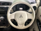 インテリアに合わせたデザインのステアリングは、運転される方のことも考え、運転しやすい形状、大きさです。是非一度、実際に触ってお確かめください。