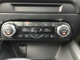 オートエアコン付き。左右それぞれで温度調節ができます!