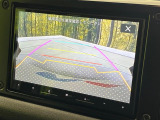 【バックカメラ】駐車時に後方がリアルタイム映像で確認できます。大型商業施設や立体駐車場での駐車時や、夜間のバック時に大活躍!運転スキルに関わらず、今や必須となった装備のひとつです!