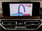 【ⅰドライブナビゲーション】文字情報も鮮明に表示する高解像度カラーディスプレイを採用。視認性に優れた地図デザインと特徴的な建造物を目印にした描写表示で現在位置を把握できます。地図データの更新も可能です