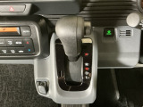 オートマチックシフトレバーは、手になじみ操作しやすい形状で安全運転にもつながります♪