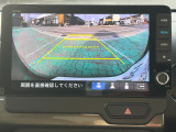 バック時目視しにくいクルマの周囲をカメラで映し出し、安全・安心駐車をサポート♪バックの苦手な方も後ろがハッキリ見えるので安心ですよ♪