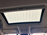 【 サンルーフ 】解放感溢れるサンルーフ♪車内には爽やかな風や太陽の穏やかな光が差し込みます♪