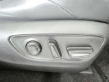 運転席パワーシート搭載。微妙な調整が手軽にでき、ピッタリのポジションで運転することが可能です。