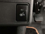 シートヒーター付き(運転席のみ)です。座面と背もたれをすばやく温めるシートヒーターを内蔵。身体を直接温めることができます。