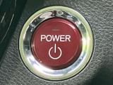 電源のマークが大きく表示され、ひと目で位置を確認しやすいボタンです。運転席まわりに配置されているため、乗車時に操作箇所を見つけやすいのも便利です。