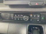 オートエアコン、シートヒーター付きでいつでも車内快適☆