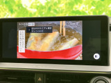 テレビ番組を画面で視聴でき、停車中の待ち時間にも車内で楽しめます。映像を確認しながら過ごせるため、お出かけ先での休憩時などにも活用できる、うれしい装備です。
