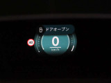 ヘッドアップディスプレイは視認性が非常に良く、運転時の視線を逸らさず様々な情報の確認が行えます。