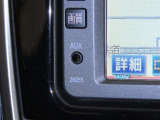 AUX端子を装備しております。