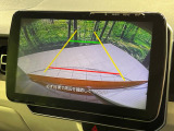 【バックカメラ】駐車時に後方がリアルタイム映像で確認できます。大型商業施設や立体駐車場での駐車時や、夜間のバック時に大活躍!運転スキルに関わらず、今や必須となった装備のひとつです!