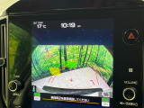 【フロント&サイド&バックカメラ】ドライバーから見にくい死角部分を映像で確認できるカメラを各所に装着。見通しがきかない場所や住宅密集地などを運転することが多い人におすすめの安心装備です。