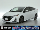 厳選されたトヨタ認定中古車のプリウスPHVです。ご家庭や充電設備で充電ができてガソリンでも電気でも走行できます。低燃費で環境にもやさしいプラグインハイブリッド車です。