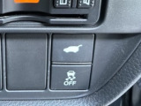 横滑りを抑制し車の姿勢の安定を図るVSA機能を搭載。運転席とリアゲート本体に開閉スイッチを装備し、とても便利な電動リアゲート!