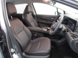 ◆前面ドア運転席◆ドアの開口が広く乗降ラクラク。シートの幅も広く運転していてもストレスを感じません。足元も広く快適なドライブを演出してくれます。