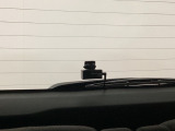 後方にもドライブレコーダー(社外品)のカメラが付いています。前後両方でお車の周りを監視・記録いたします。