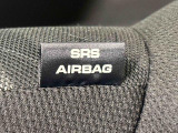 車両側方からの衝撃を緩和するSRSサイドエアバッグ(運転席/助手席)に加えて,SRSカーテンシールドエアバックも標準装備