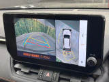 【パノラミックビューモニター】専用のカメラにより、上から見下ろしたような視点で360度クルマの周囲を確認することができます☆死角部分も確認しやすく、狭い場所での切り返しや駐車もスムーズに行えます。