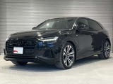 【ブラック Audi rings &ブラックスタイリングパッケージ メーカーOP価格￥190,000-】シルバーのモール部分とアウディの象徴である4リングを全てブラックのものに変更しております!