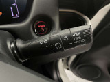 ハンドル右側のライトとウインカーのレバーです。ライトにはAUTOの位置があります。