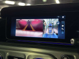 狭い駐車場や取り回しも余裕。360度カメラが車両周囲をリアルに映し出し、まるで上空から見ているかのような安心感とスムーズな操作性を実現します。