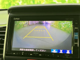 後方の様子を画面で確認でき、ガイドラインも表示されるバックモニターです。駐車時や狭い場所での切り返しなど、目視確認と合わせて周囲を確かめる際に役立ちます。