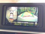 【パノラミックビューモニター】専用のカメラにより、上から見下ろしたような視点で360度クルマの周囲を確認することができます☆死角部分も確認しやすく、狭い場所での切り返しや駐車もスムーズに行えます。