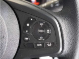◆アダプティブクルーズコントロール◆予め設定した車速内でクルマが自動的に加減速。前走車との適切な車間距離を維持しながら追従走行します。【LKAS】車線維持支援システムでステアリング操作を支援。