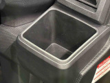 運転席埋め込み式カップホルダー(太ボトル600mm収納可能)