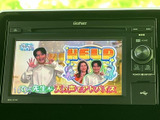 テレビ番組を表示できる画面を備えており、停車中の待ち時間などに映像を視聴できます。画面上で内容を確認できるので、車内で過ごす時間の楽しみが広がります。