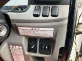 電動格納ミラー装備で狭い道でのすれ違いや駐車時も安心!