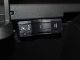 メルセデス専用車載器で純正ナビゲーション連動しております。