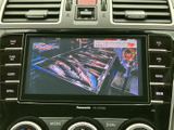 テレビ番組を画面で視聴できる装備を備えています。お出かけの合間など、停車中に映像を楽しみたい場面で活用できます。画面は中央に配置され、表示内容を確認しやすい位置にあります。
